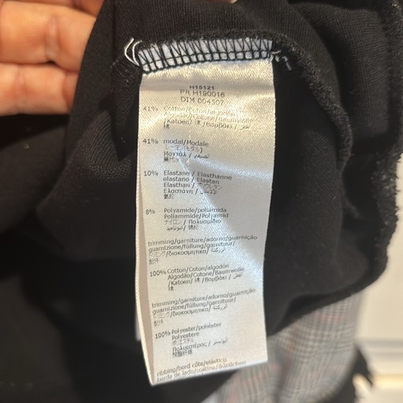 Givanchy sweater size 4 kids black with raffles on sleeves and logo in front - Picture 3 of 6